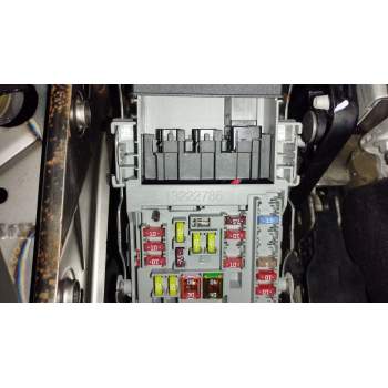 CAJA RELES / FUSIBLES 13222786 