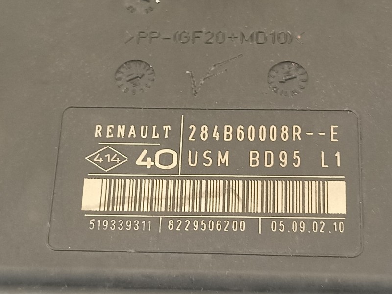 Recambio de caja reles / fusibles para renault megane iii berlina 5 p dynamique referencia OEM IAM 284B60008R  