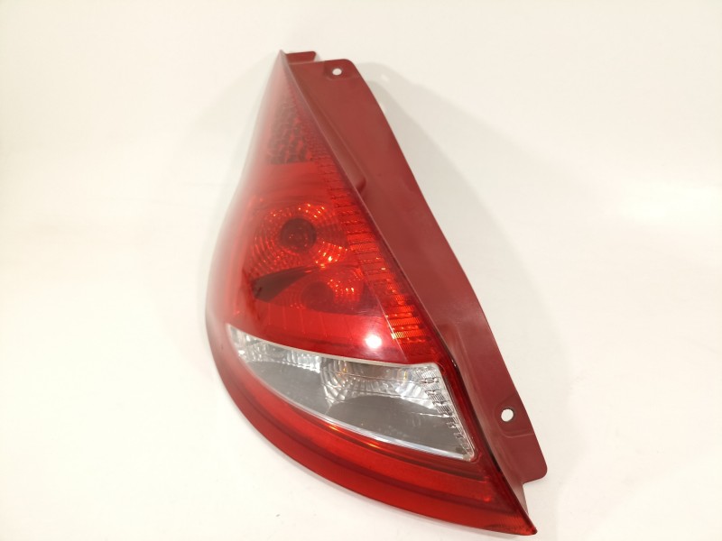Recambio de piloto trasero izquierdo para ford fiesta (cb1) ambiente referencia OEM IAM 8A6113405AE  