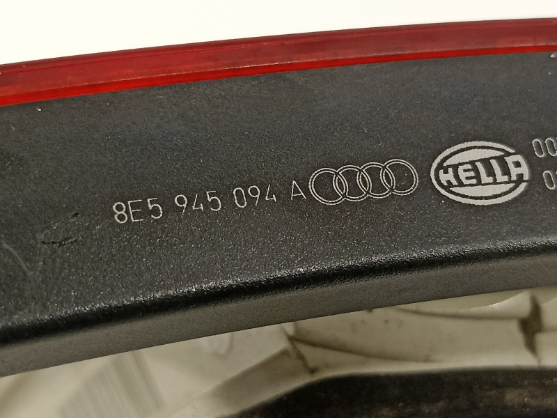 Recambio de piloto trasero derecho para audi a4 berlina (8e) 2.0 tdi 16v (103kw) referencia OEM IAM 8E5945094A  
