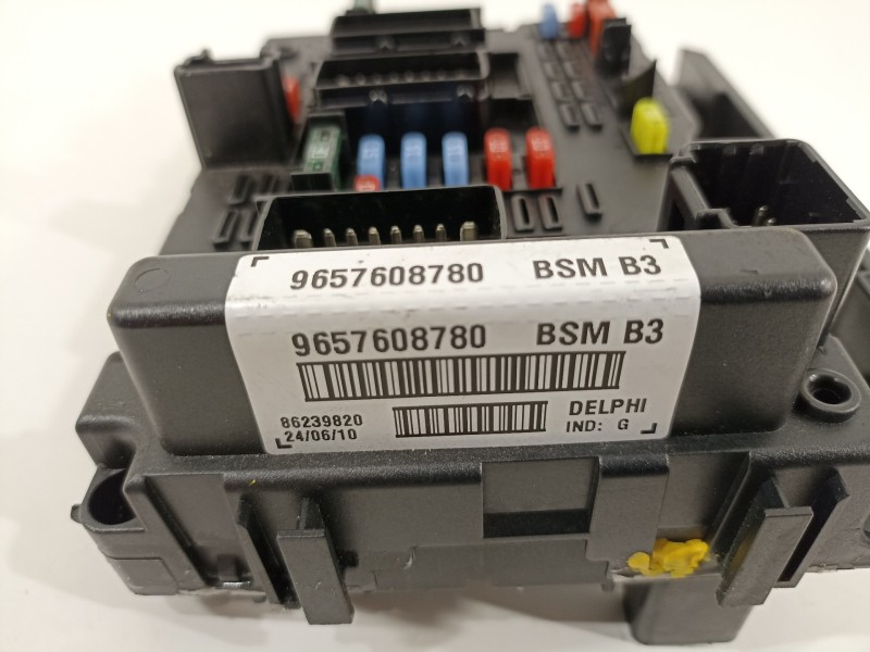 Recambio de caja reles / fusibles para citroën xsara picasso 1.6 hdi 90 exclusive referencia OEM IAM 9657608780  