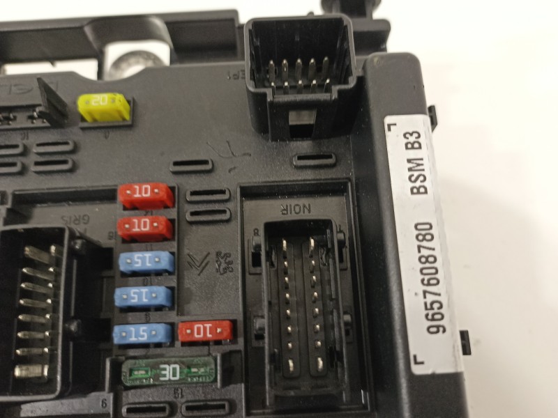 Recambio de caja reles / fusibles para citroën xsara picasso 1.6 hdi 90 exclusive referencia OEM IAM 9657608780  