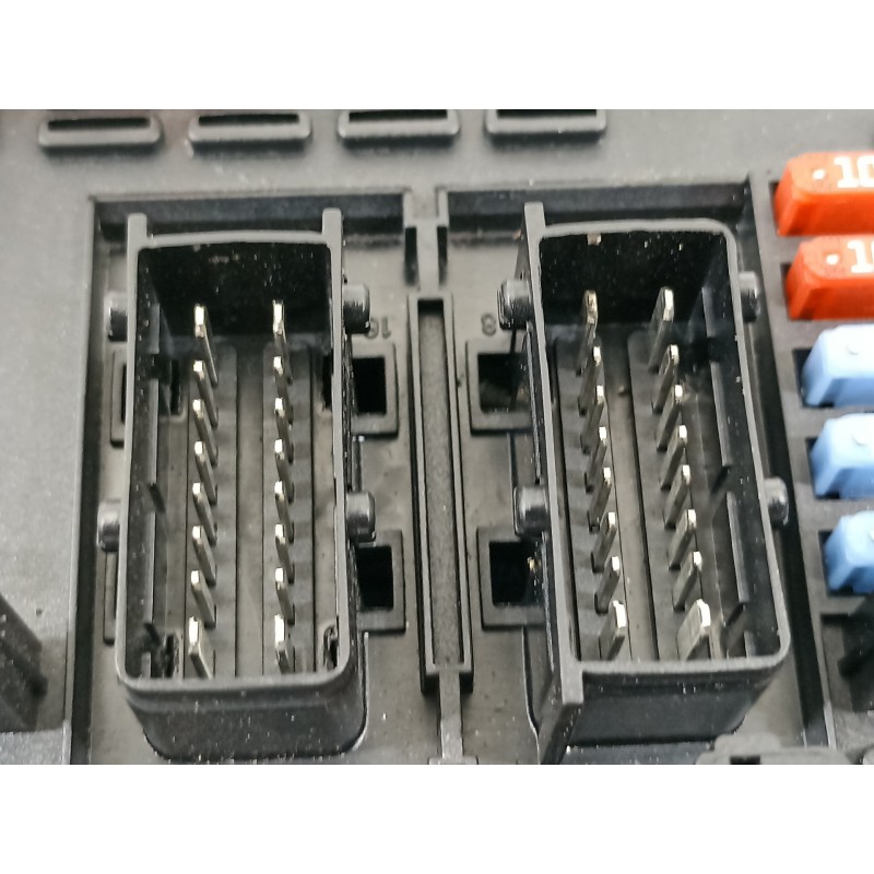 Recambio de caja reles / fusibles para citroën xsara picasso 1.6 hdi 90 exclusive referencia OEM IAM 9657608780  