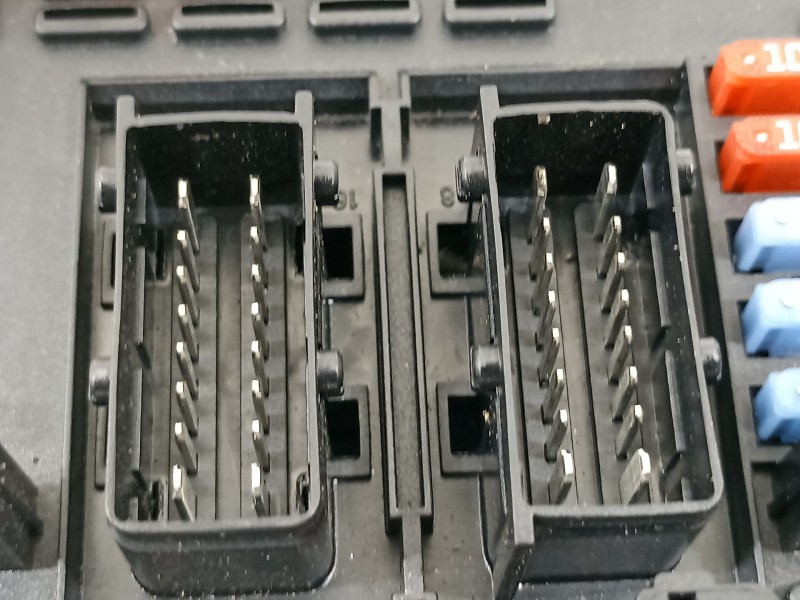 Recambio de caja reles / fusibles para citroën xsara picasso 1.6 hdi 90 exclusive referencia OEM IAM 9657608780  