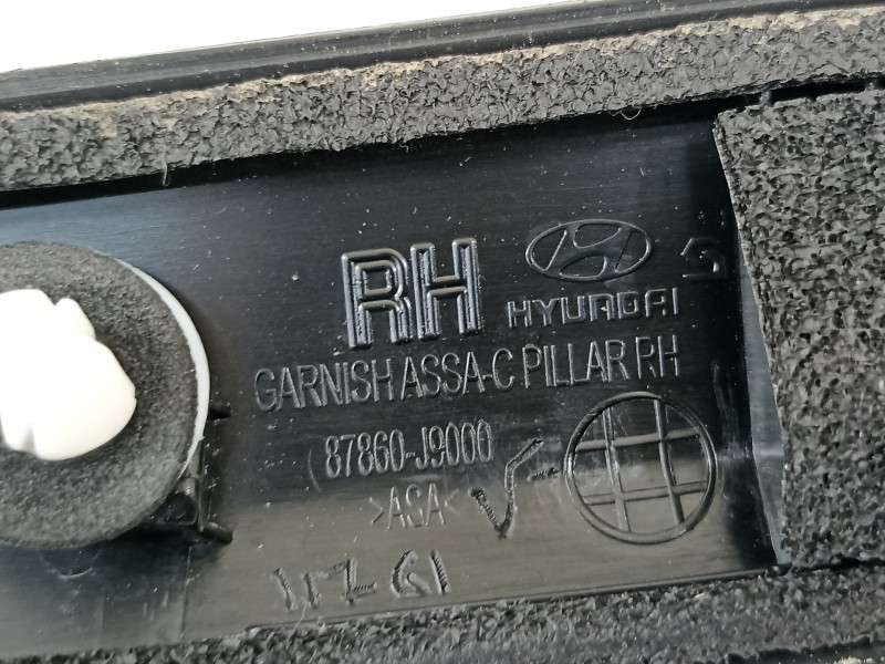 Recambio de moldura para hyundai kona klass hybrid 2wd referencia OEM IAM 87860J9000  