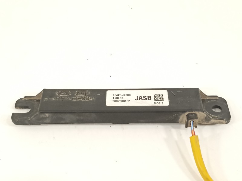 Recambio de antena para hyundai kona klass hybrid 2wd referencia OEM IAM 95420J4200  