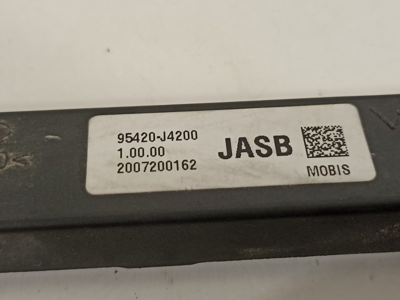 Recambio de antena para hyundai kona klass hybrid 2wd referencia OEM IAM 95420J4200  