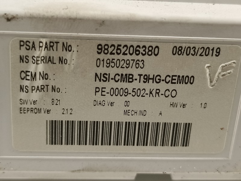 Recambio de cuadro instrumentos para peugeot 308 referencia OEM IAM 9825206380  