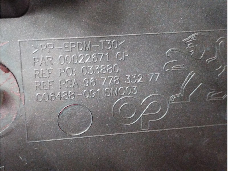 Recambio de porton trasero para peugeot 308 referencia OEM IAM 9677833277  