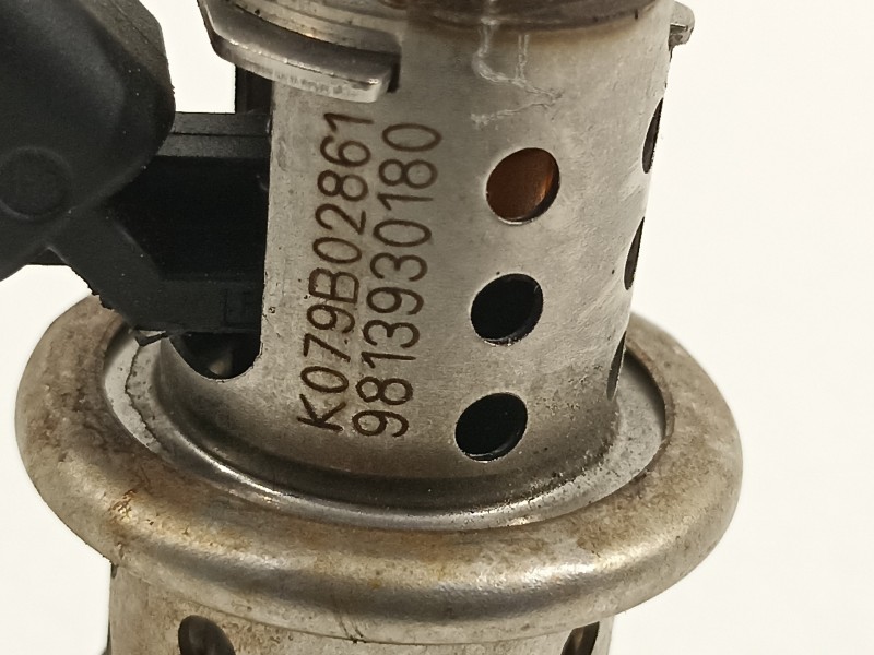 Recambio de inyector para peugeot 308 referencia OEM IAM 9813930180  