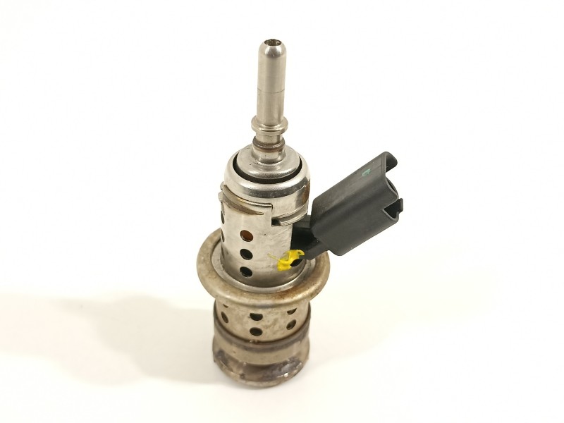 Recambio de inyector para peugeot 308 referencia OEM IAM 9813930180  