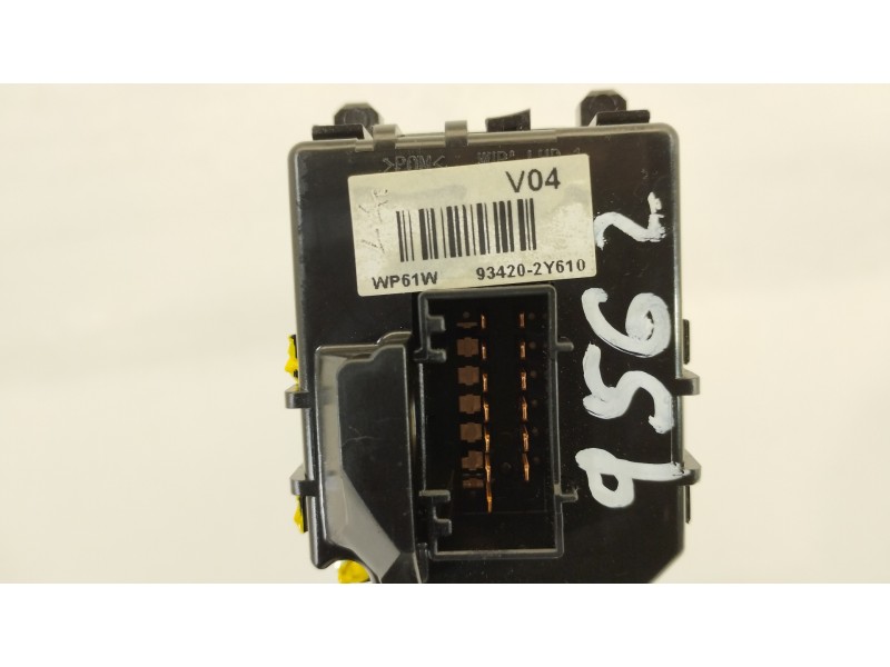 Recambio de mando limpia para hyundai i40 city s blue referencia OEM IAM 934202Y610  