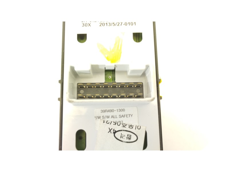 Recambio de mando elevalunas delantero izquierdo para hyundai i40 city s blue referencia OEM IAM 935703Z300  