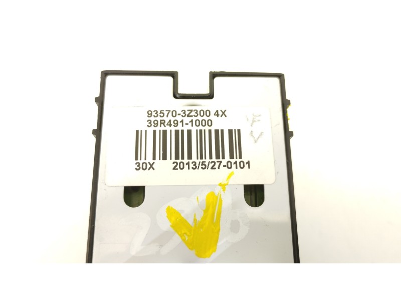 Recambio de mando elevalunas delantero izquierdo para hyundai i40 city s blue referencia OEM IAM 935703Z300  