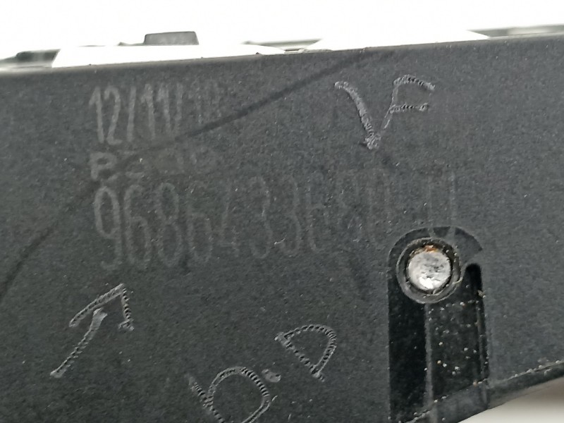 Recambio de maneta exterior delantera derecha para peugeot 308 referencia OEM IAM 9686433680U  