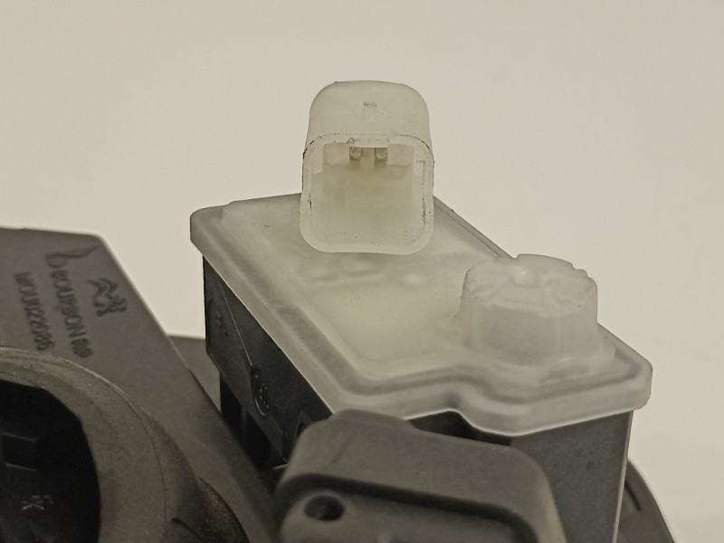 Recambio de tapa exterior combustible para peugeot 308 referencia OEM IAM 9817504180  