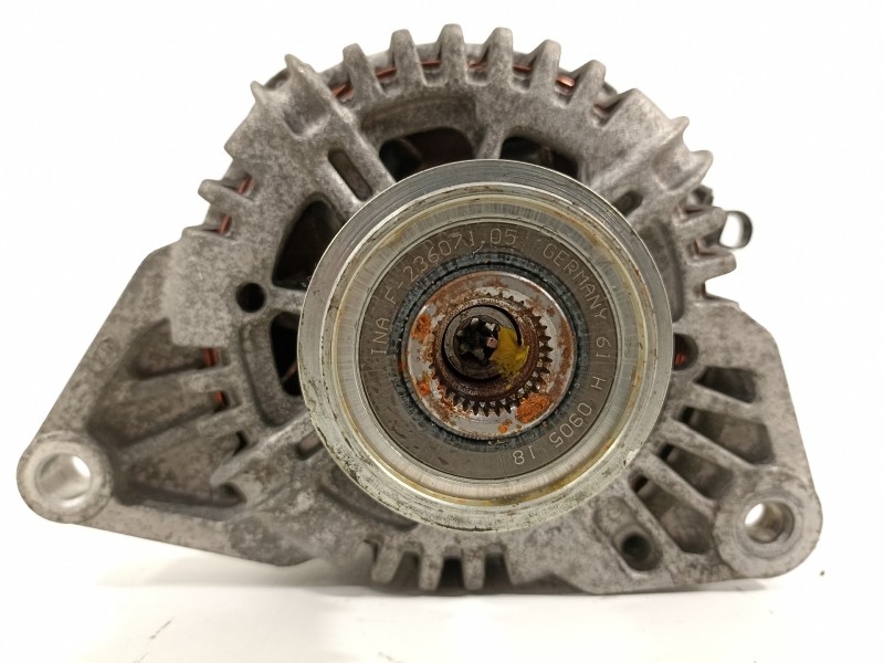 Recambio de alternador para hyundai i20 city s referencia OEM IAM 373002A401  