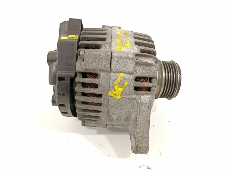 Recambio de alternador para hyundai i20 city s referencia OEM IAM 373002A401  