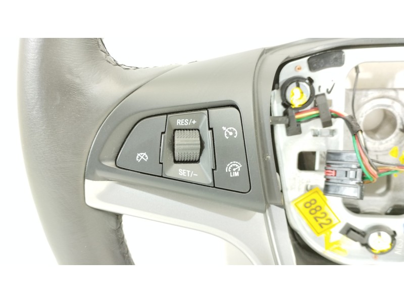 Recambio de volante para chevrolet trax ls+ referencia OEM IAM 95128808  