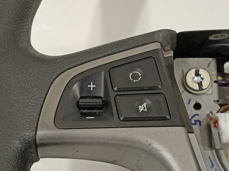 Recambio de volante para hyundai i20 city s referencia OEM IAM 561001J720RY  