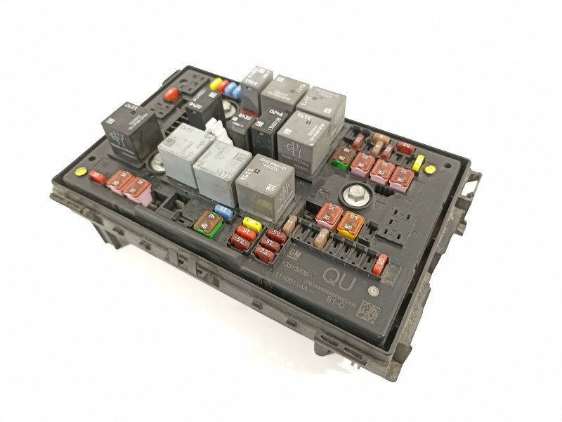 Recambio de caja reles / fusibles para opel astra j lim. cosmo referencia OEM IAM 13313205  