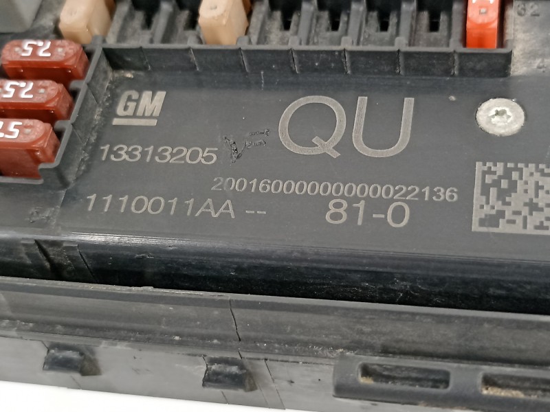 Recambio de caja reles / fusibles para opel astra j lim. cosmo referencia OEM IAM 13313205  