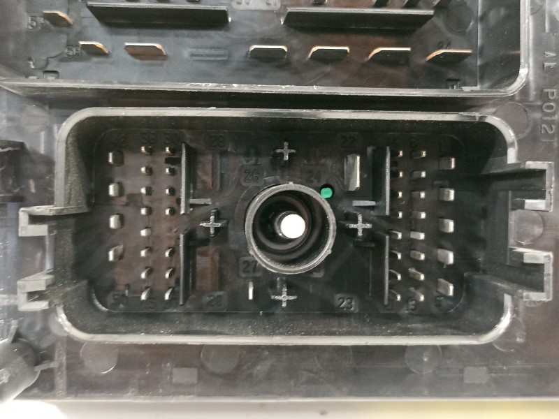 Recambio de caja reles / fusibles para opel astra j lim. cosmo referencia OEM IAM 13313205  