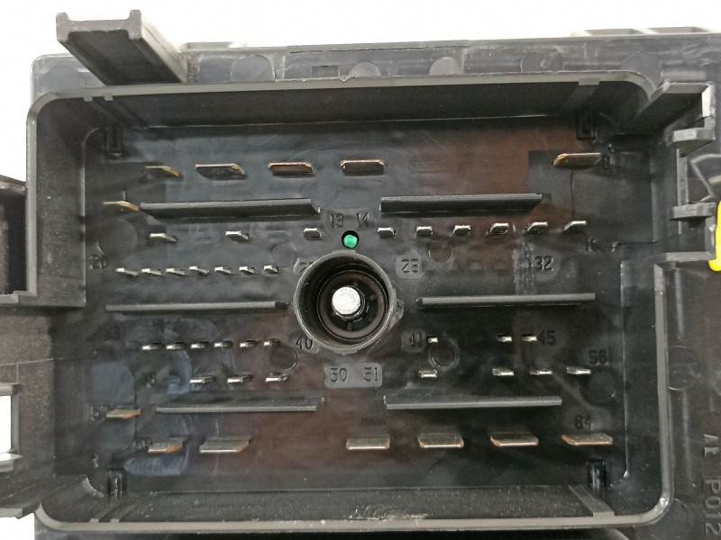 Recambio de caja reles / fusibles para opel astra j lim. cosmo referencia OEM IAM 13313205  