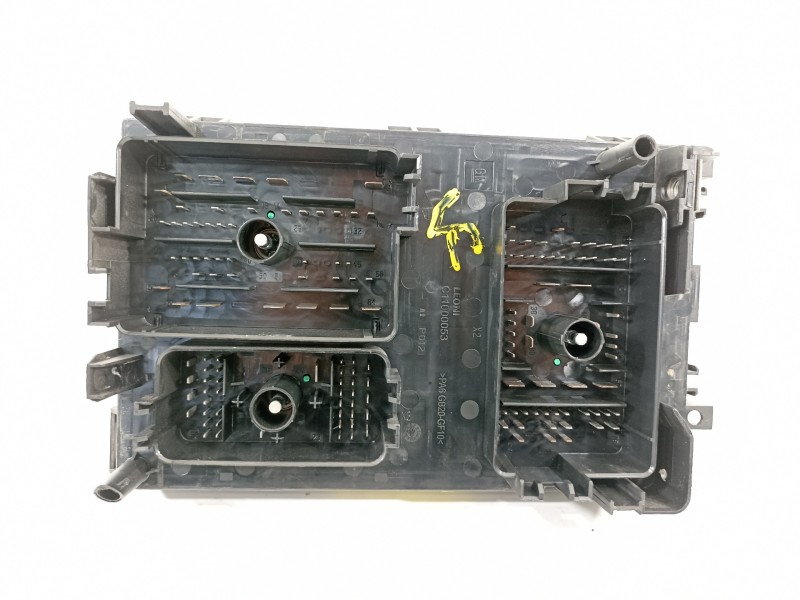 Recambio de caja reles / fusibles para opel astra j lim. cosmo referencia OEM IAM 13313205  