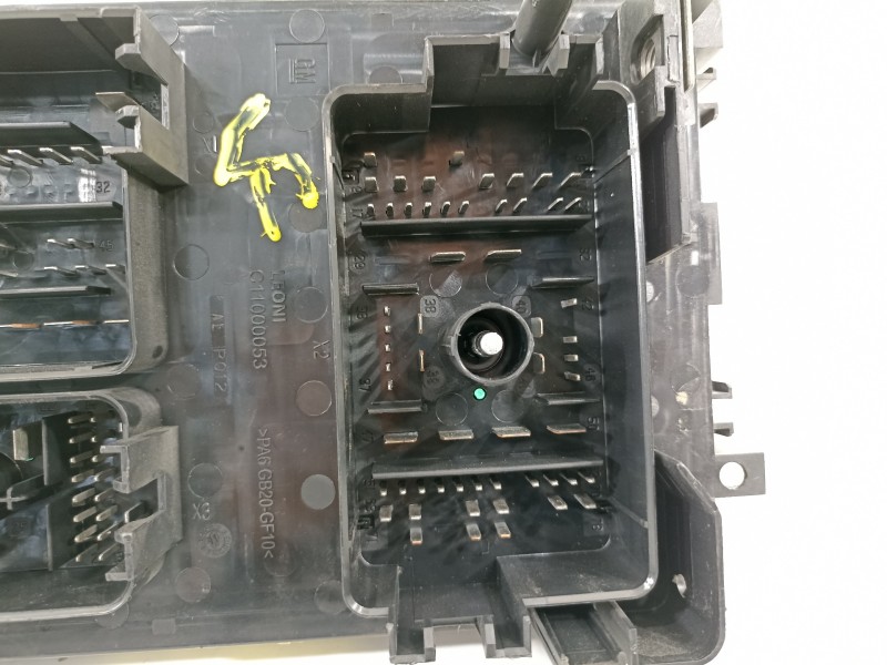 Recambio de caja reles / fusibles para opel astra j lim. cosmo referencia OEM IAM 13313205  