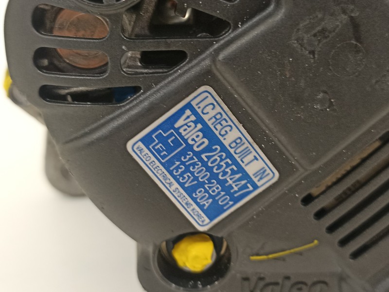 Recambio de alternador para hyundai i30 comfort referencia OEM IAM 373002B101 CAL32131GS 2655447
