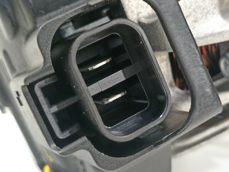 Recambio de alternador para hyundai i30 comfort referencia OEM IAM 373002B101 CAL32131GS 2655447