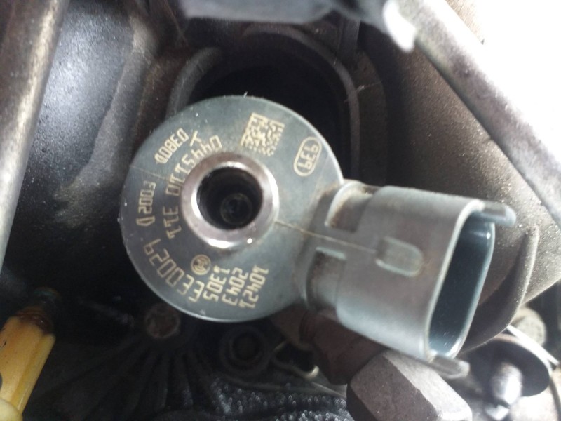 Recambio de inyector para peugeot partner kasten confort l2 referencia OEM IAM 0445110311  