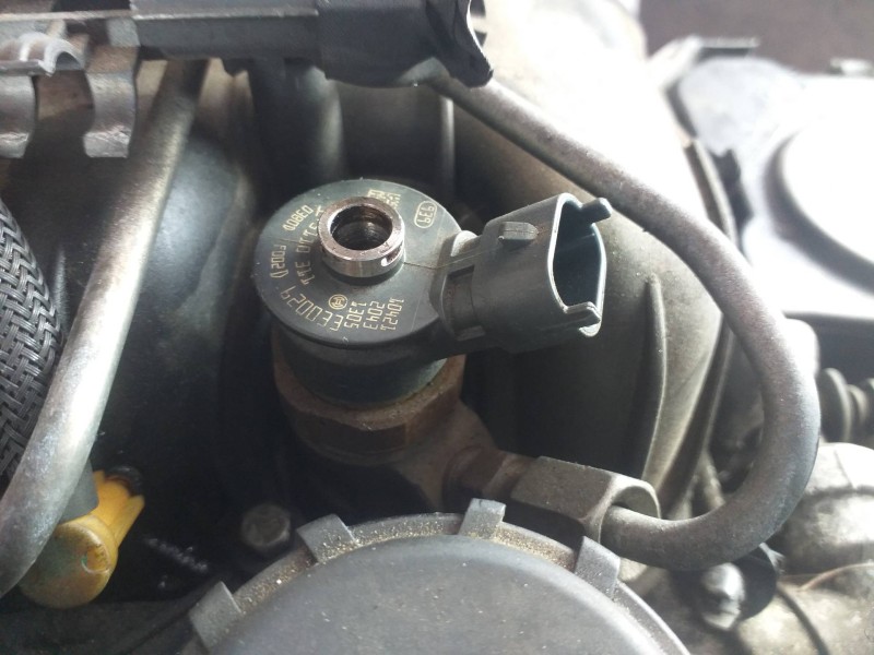 Recambio de inyector para peugeot partner kasten confort l2 referencia OEM IAM 0445110311  