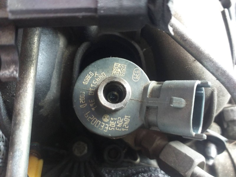 Recambio de inyector para peugeot partner kasten confort l2 referencia OEM IAM 0445110311  