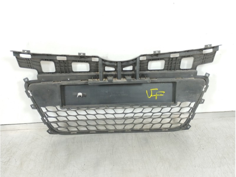 Recambio de rejilla paragolpes delantero para hyundai i30 comfort referencia OEM IAM 865612R000 865802R000 