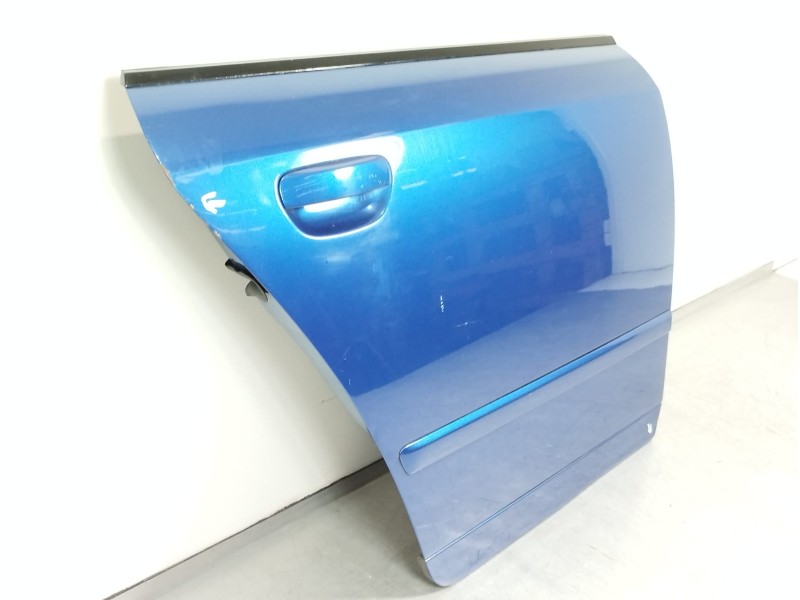 Recambio de puerta trasera derecha para audi a4 berlina (8e) 2.5 tdi quattro (132kw) referencia OEM IAM 8E0833052  