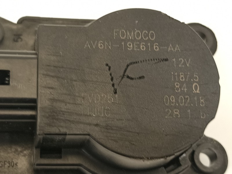 Recambio de motor apertura trampillas climatizador para ford focus lim. titanium referencia OEM IAM AV6N19E616AA  