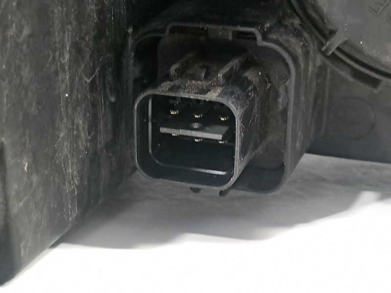 Recambio de faro izquierdo para ssangyong kyron 200 xdi limited referencia OEM IAM 8310309101  