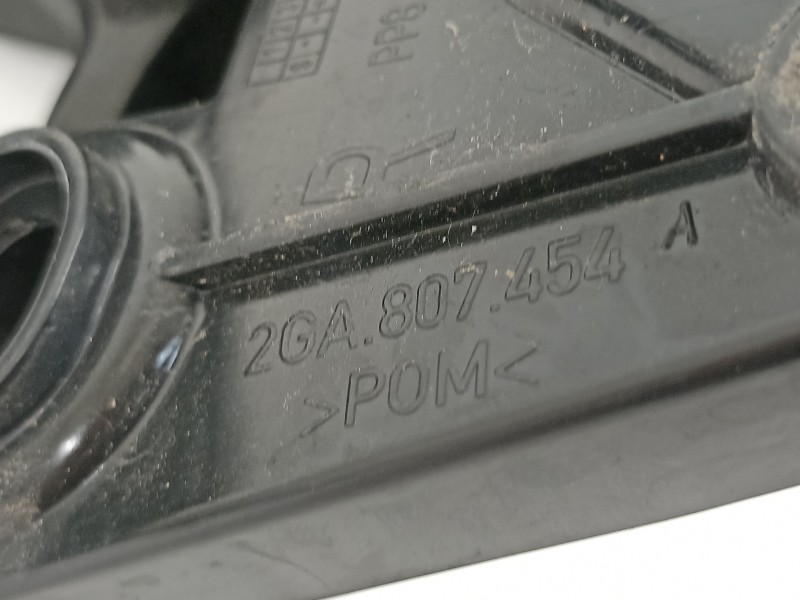 Recambio de molduras traseras para volkswagen t-roc advance referencia OEM IAM 2GA807393 2GA807394 2GA807454