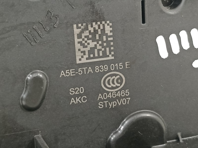 Recambio de cerradura puerta trasera izquierda para volkswagen t-roc advance referencia OEM IAM 5TA839015E  