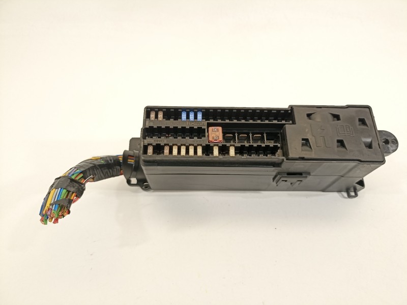 Recambio de caja reles / fusibles para ford focus lim. titanium referencia OEM IAM AV6T14K131AD  