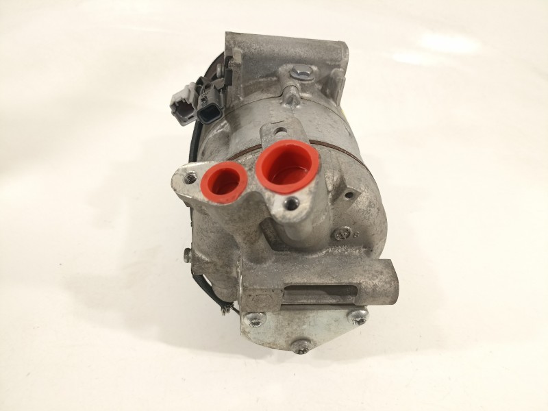 Recambio de compresor aire acondicionado para renault captur intens referencia OEM IAM 926000734R  