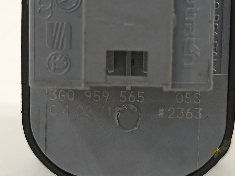 Recambio de mando retrovisor para volkswagen t-roc advance referencia OEM IAM 3G0959565  