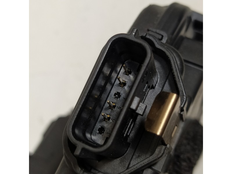 Recambio de cerradura puerta trasera derecha para renault captur intens referencia OEM IAM 805027072R  