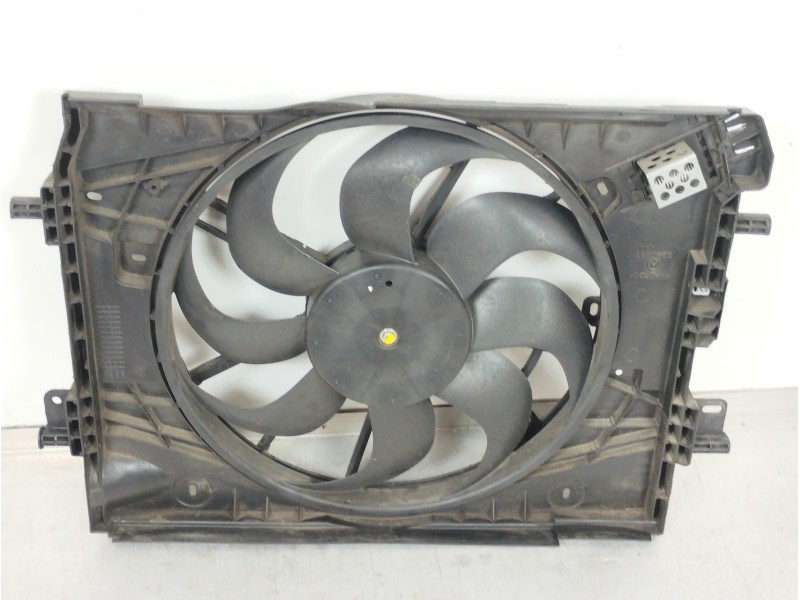 Recambio de electroventilador para renault captur adventure referencia OEM IAM 214818009R  