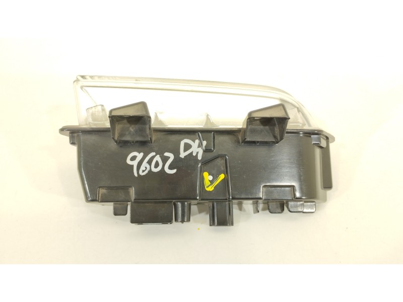 Recambio de piloto delantero derecho para renault captur adventure referencia OEM IAM 266000411R 89208541 