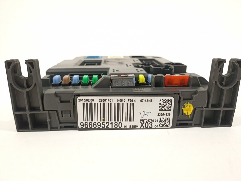 Recambio de caja reles / fusibles para citroën c3 attraction referencia OEM IAM 9666952180  