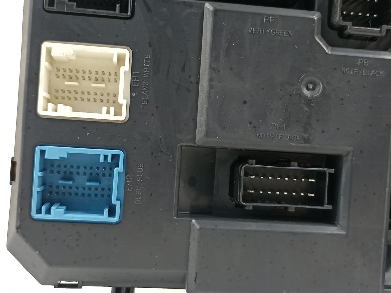 Recambio de caja reles / fusibles para citroën c3 attraction referencia OEM IAM 9666952180  