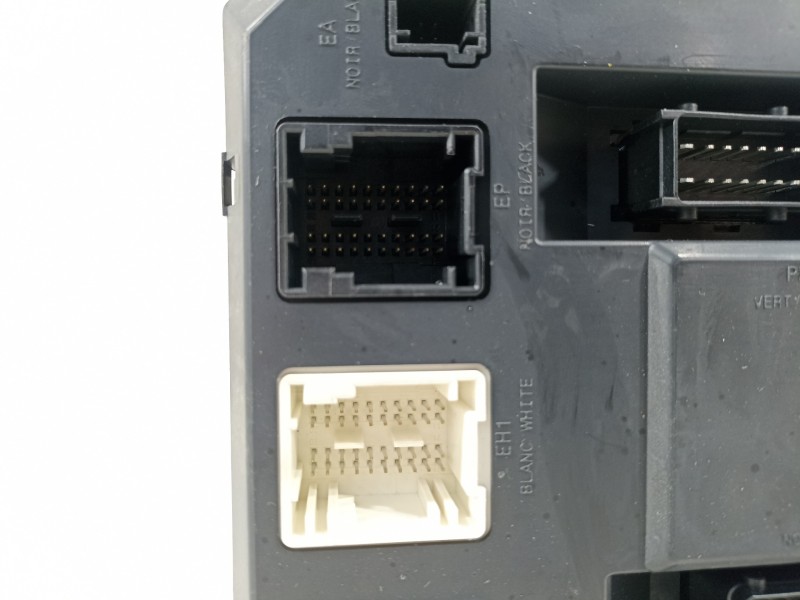 Recambio de caja reles / fusibles para citroën c3 attraction referencia OEM IAM 9666952180  